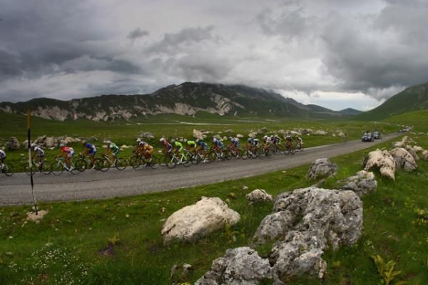 The Girobio peloton en route from Sora to Campo Imperatore in stage five.