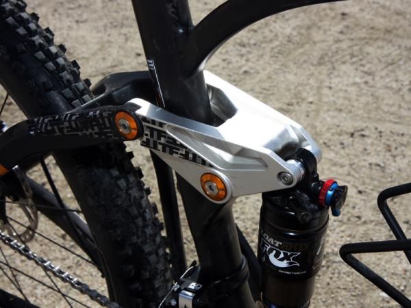 Upper and lower links are forged aluminum with cartridge bearing pivots throughout.