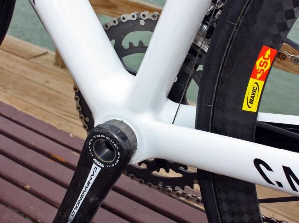 The bottom bracket area doesn't look quite as beefed-up as some other frames but the overall torsional and drivetrain stiffness is absolutely fantastic nonetheless