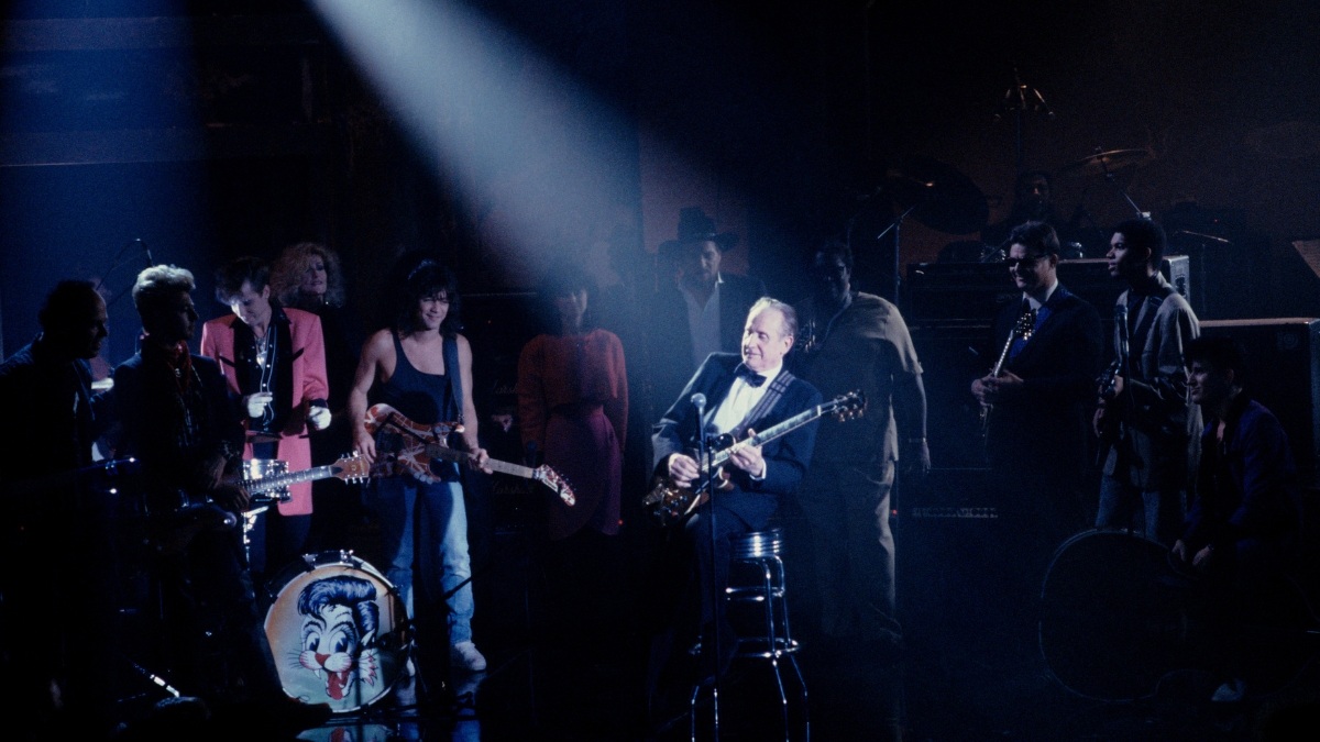 Les Paul Tribute Concert, 1988: Brian Setzer, Jim Phantom, Eddie Van Halen, Jessie Colter, Les Paul (center), Waylon Jennings, BB King, Steve Miller, Stanley Jordan, and Lee Rocker.