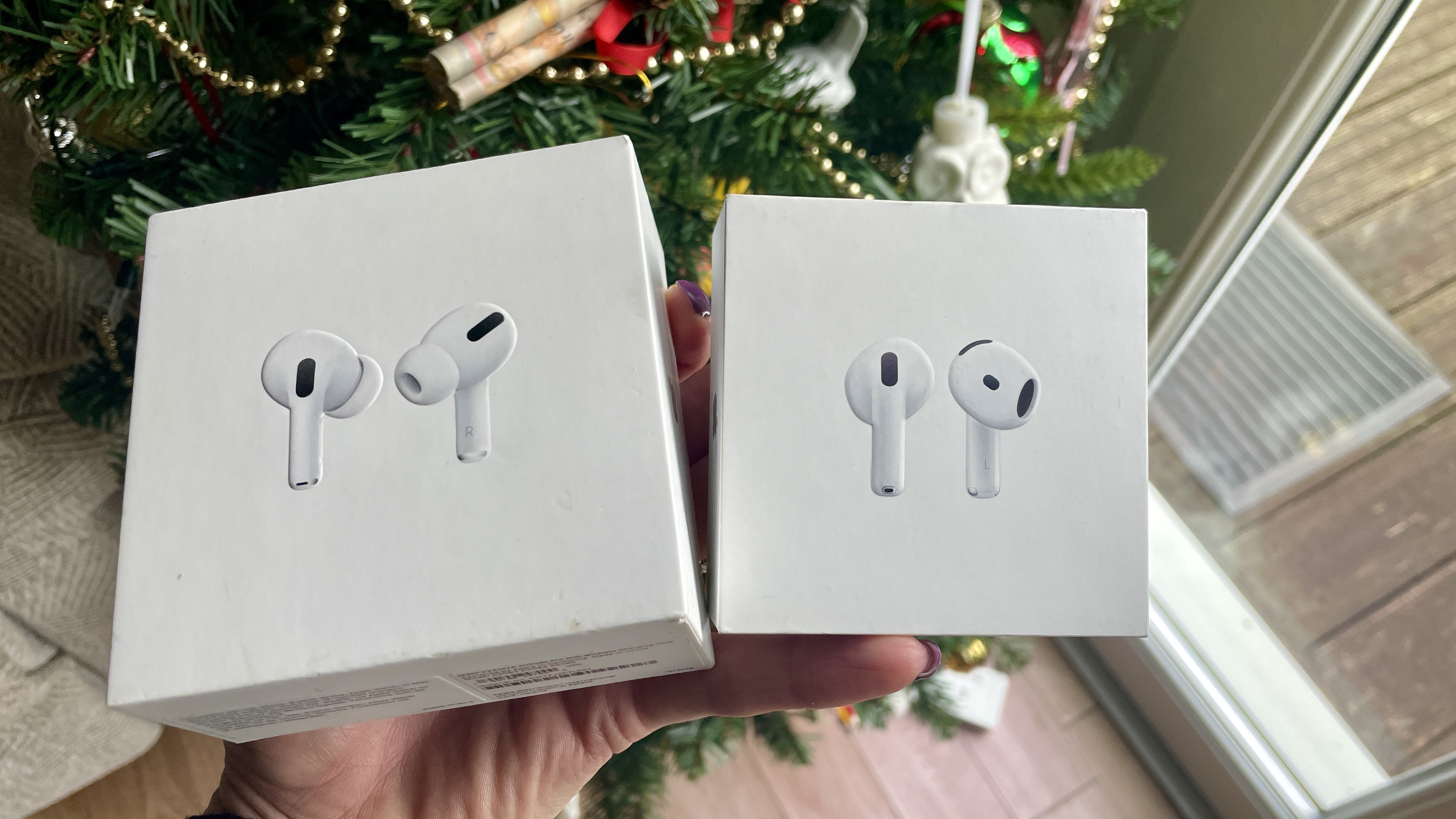 Los AirPods 4 y AirPods Pro 2 se agrupan para mostrar las diferencias