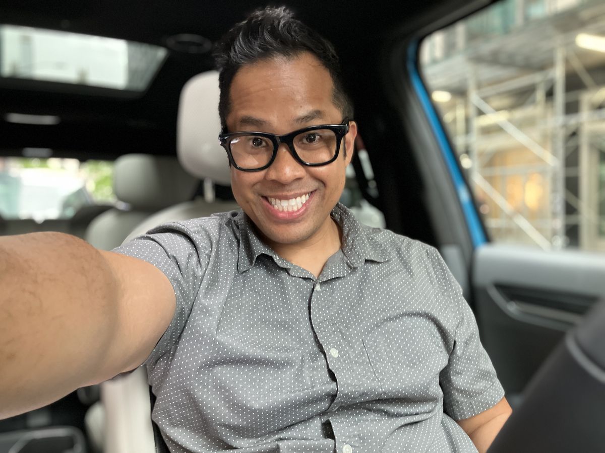 Apple iPhone SE (2022) portrait sample.