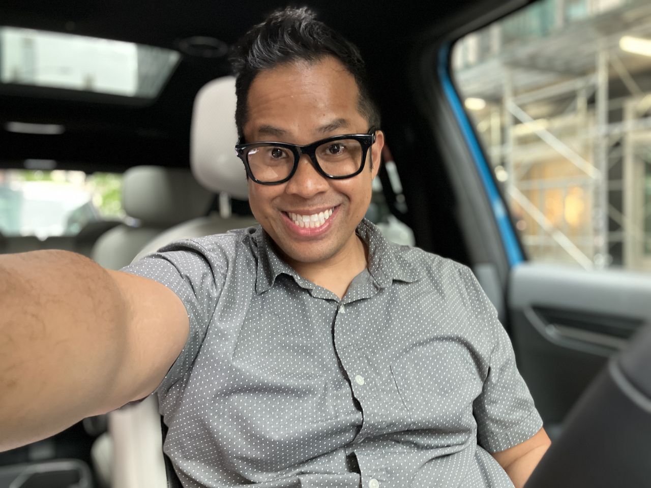 Apple iPhone SE (2022) portrait sample.