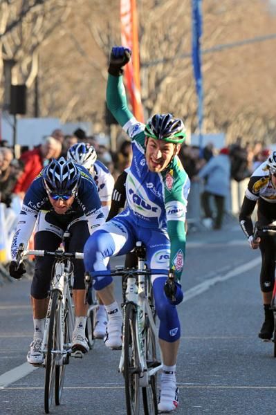Jonathan Hivert (Saur-Sojasun) takes the sprint over Johnny Hoogerland.
