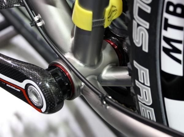 This Quiring frame uses a standard BB30 setup - and thus required more machining work to fit the bearings into the frame.