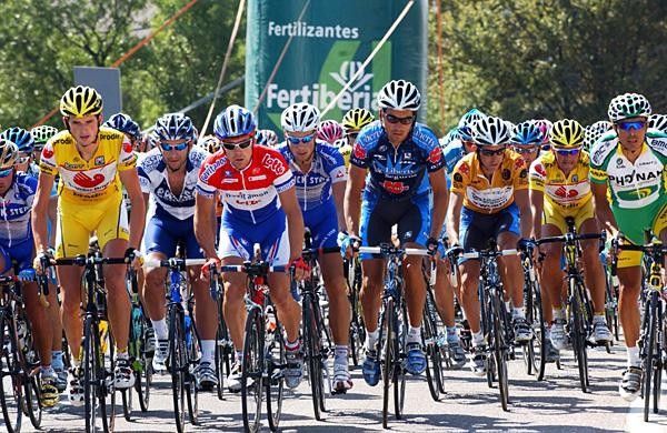 Leon van Bon and Igor Gonzalez de Galdeano lead the peloton at the start