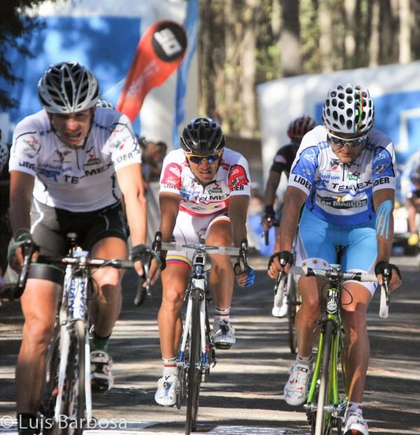 The remnants of the breakaway come over the line