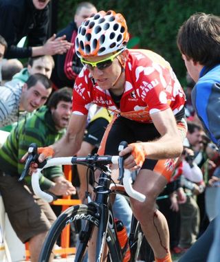Amets Txurruka (Euskaltel - Euskadi) was in the lead group with 20 kilometres remaining.