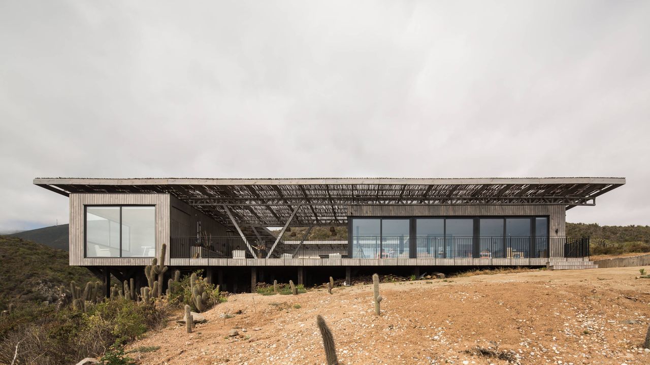 VM House, a Chilean beach house by WYND Architects 