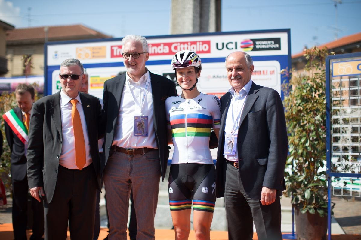 Brian Cookson and Renato Di Rocco from the UCI Management Committee with World champion Elizabeth Armitstead (Boels Dolmans)