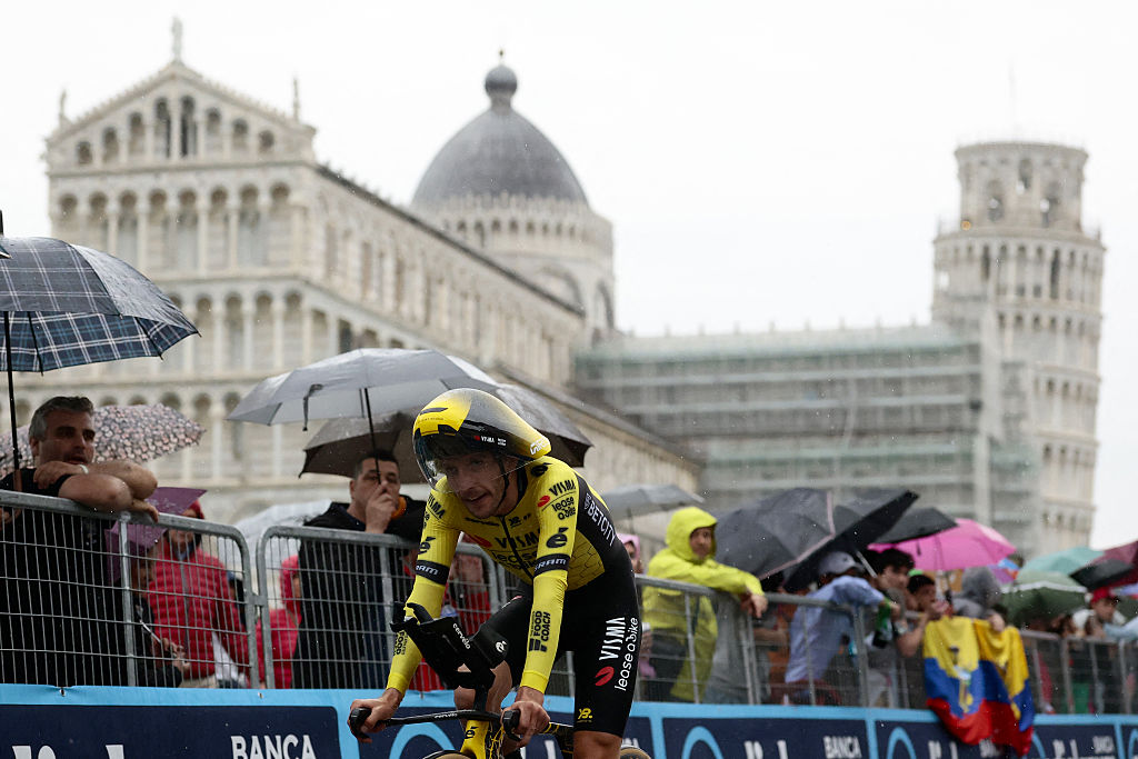 Team Visma-Lease a Bike's British rider Simon Yates finishes the 10th stage of the 108th Giro d'Italia cycling race of 28.6kms individual time-trial from Lucca to Pisa on May 20, 2025. (Photo by Luca Bettini / AFP)
