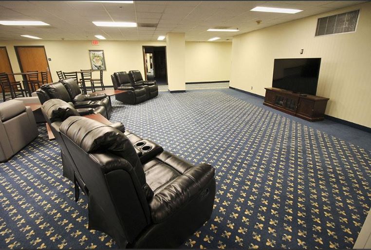 The common area at Hotel Influenza.