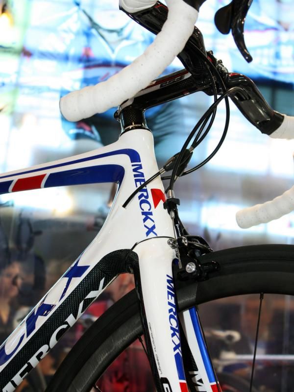 The new EMX-7 is built with a tapered steerer tube.