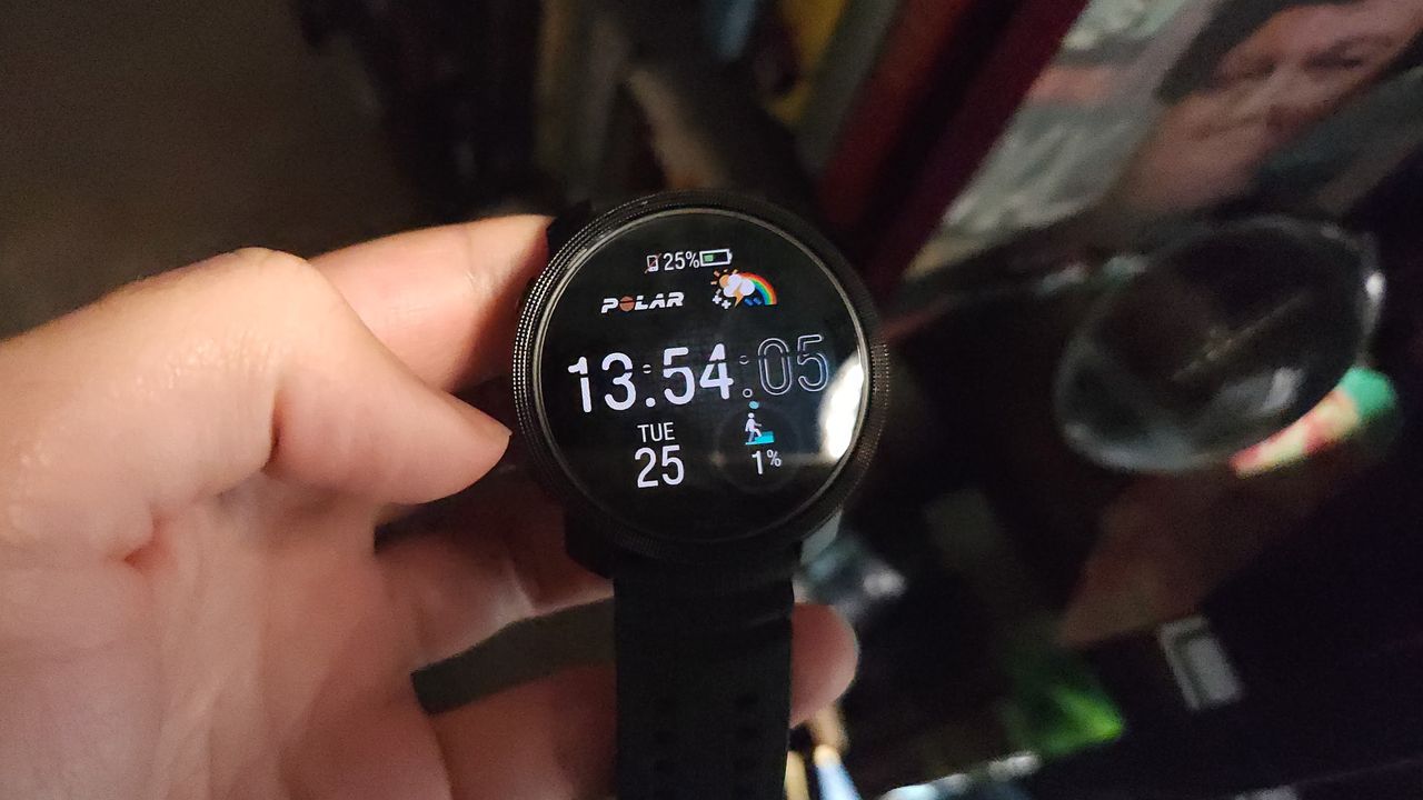 A photo of the Polar Vantage M3 showing a thin gray bars over the display, indicating that the display uses DC dimming.