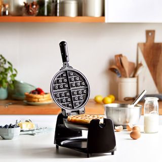 VonShef Rotating Waffle Maker being used to make waffles in a white kitchen