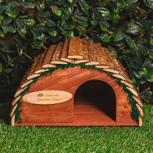 Garden Mile Curved Hedgehog House Hibernation Shelter Durable Wooden Predator Proof Hedgehog Houses for Garden Habitat Feeding Station Wooden Roof Garden Hedgehogs Houses Wildlife Outdoor Habitat Pet