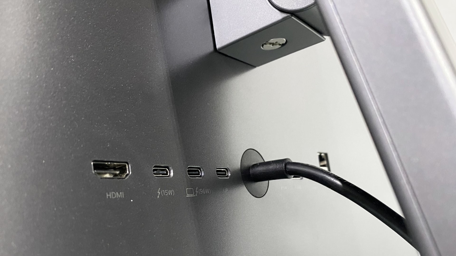 Philips 27E3U7903 during our review