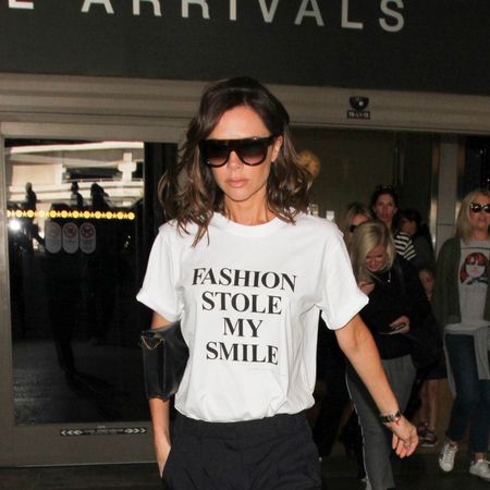 An image of Victoria Beckham wearing an iconic airport outfit.