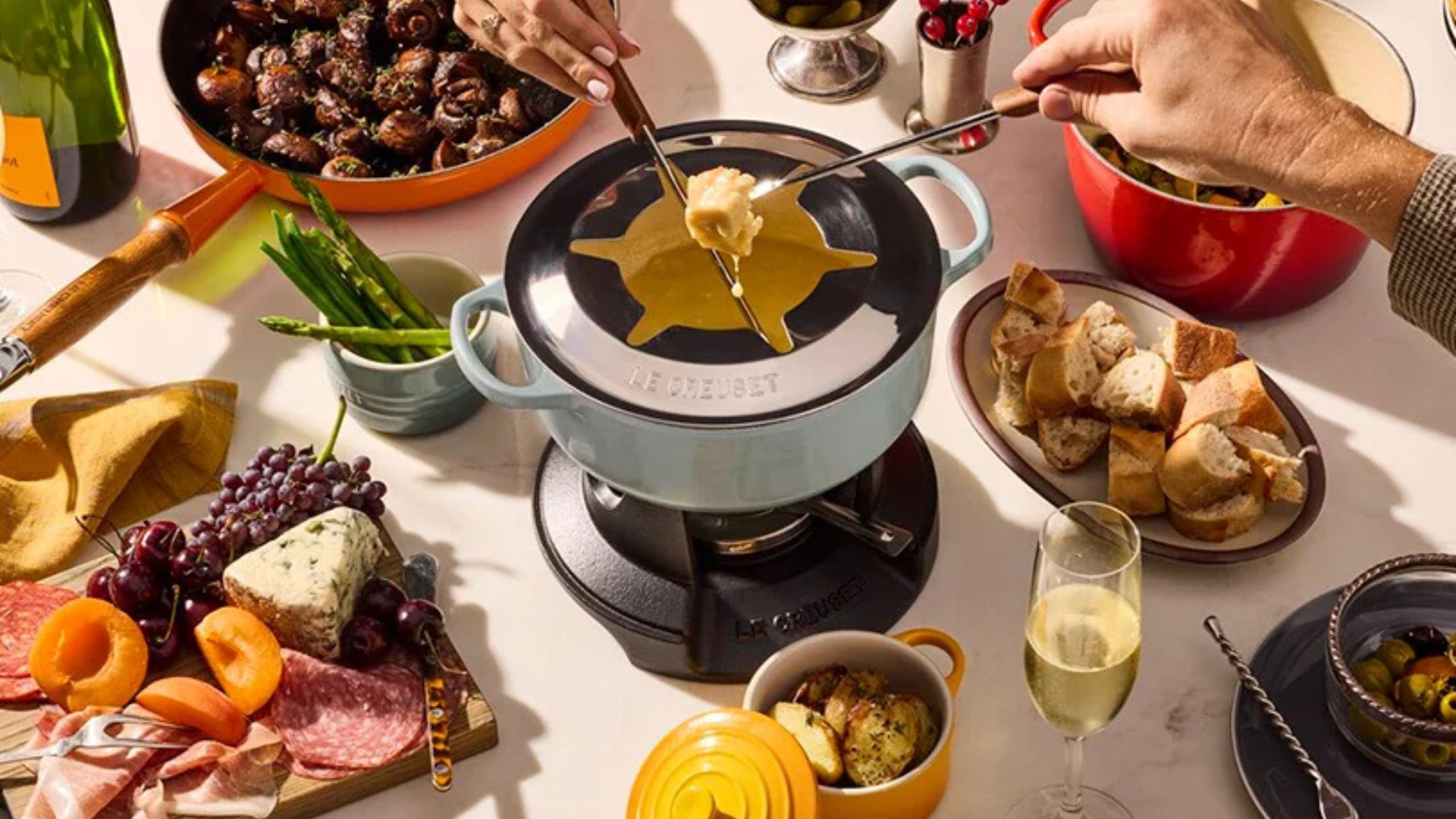 The Le Creuset Alpine Fondue Set