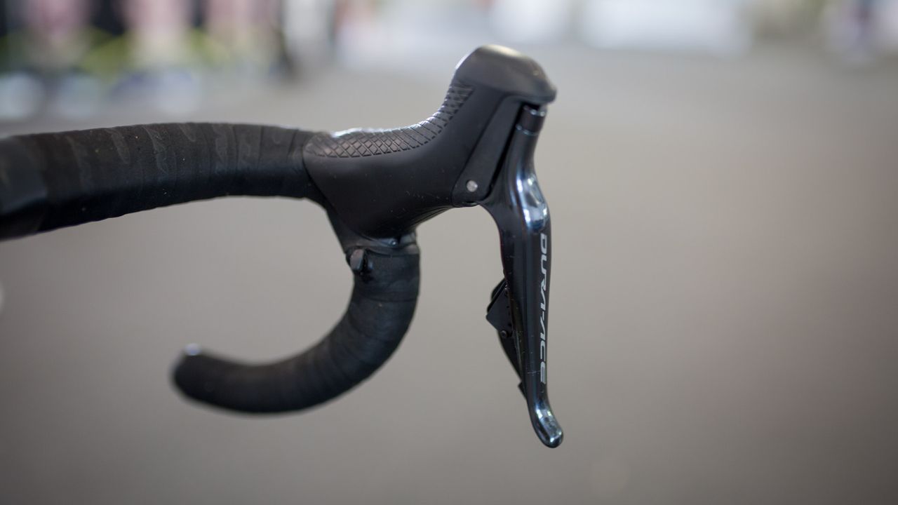 Arndt runs extra Di2 sprint shifters on the drops of his handlebars