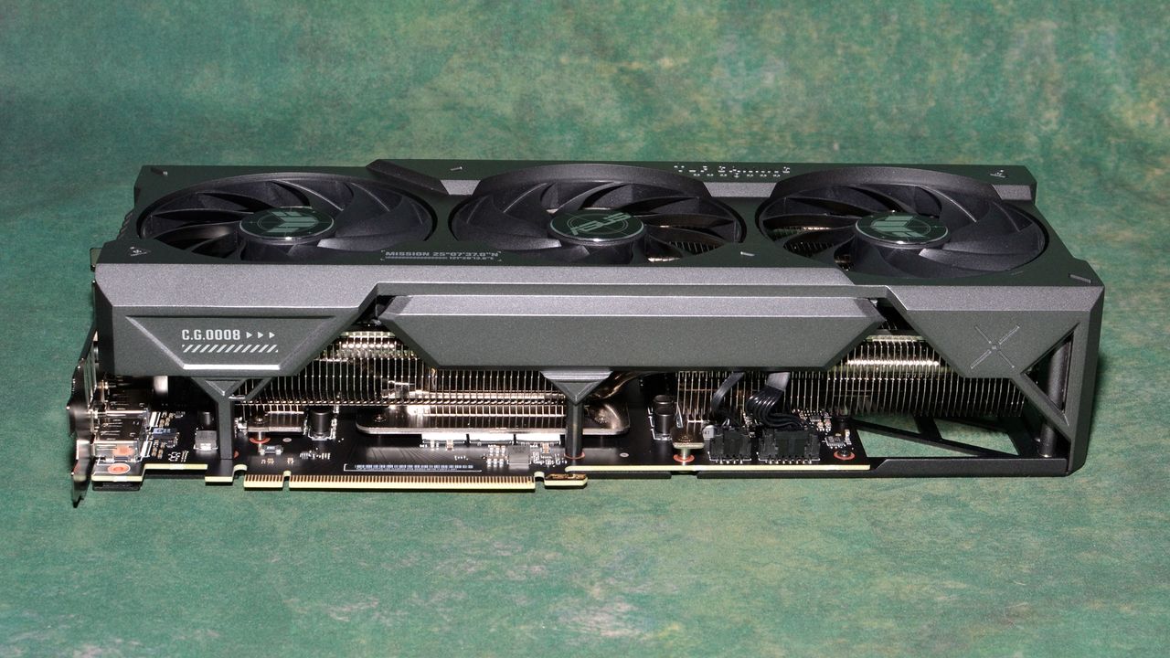Asus RTX 4070 Ti Super TUF Gaming card photos and unboxing