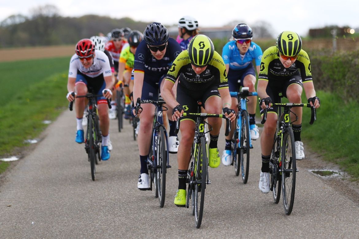 Janelle Crooks and Jessica Allen (MItchelton-Scott) push the pace