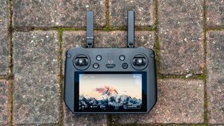 La radiocommande RC Pro du DJI Mavic 3 Cine Premium