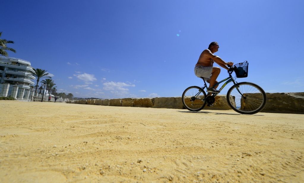 The dirt bike path along the Marbella seafront which features in the Vuelta a Espa&ntilde;a stage 1 team time trial