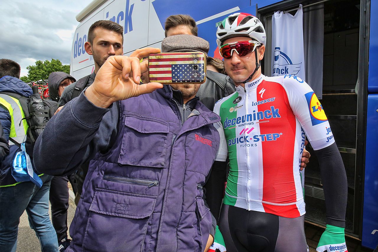 Elia Viviani (Deceuninck-Quick Step) takes a selfie with a fan