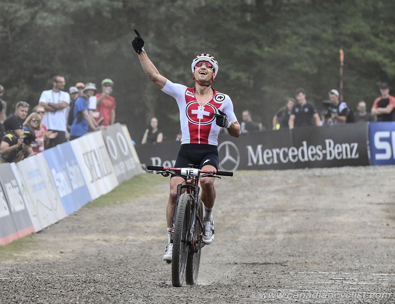 Nino Schurter wins for the Swiss - their 3rd in a row