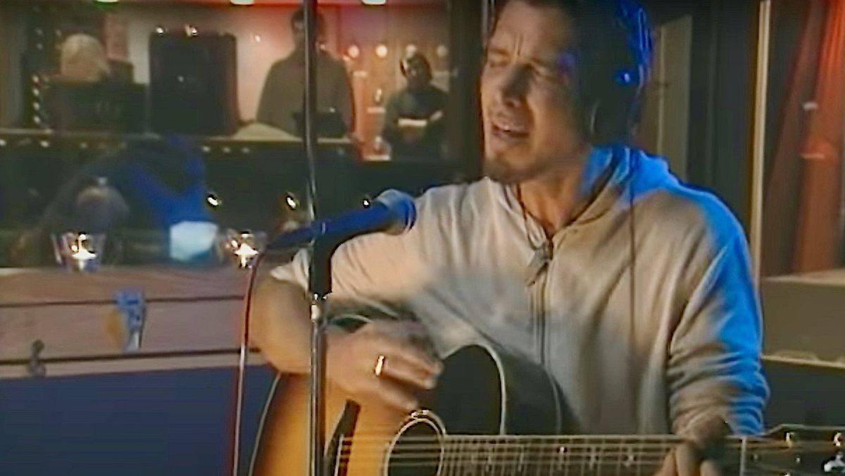Watch Chris Cornell blow the roof off a LA recording studio with Audioslave