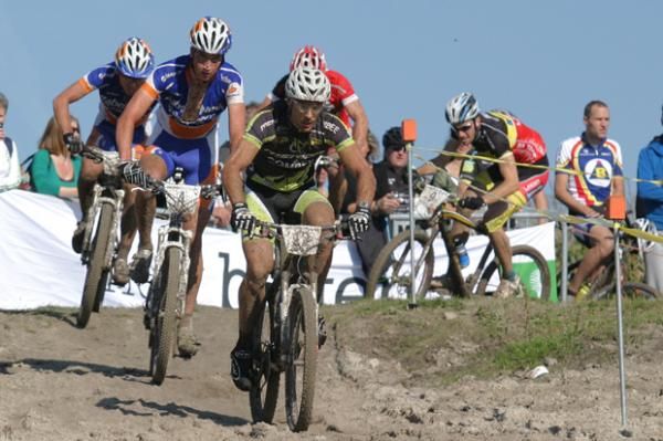 Bas Peters leads