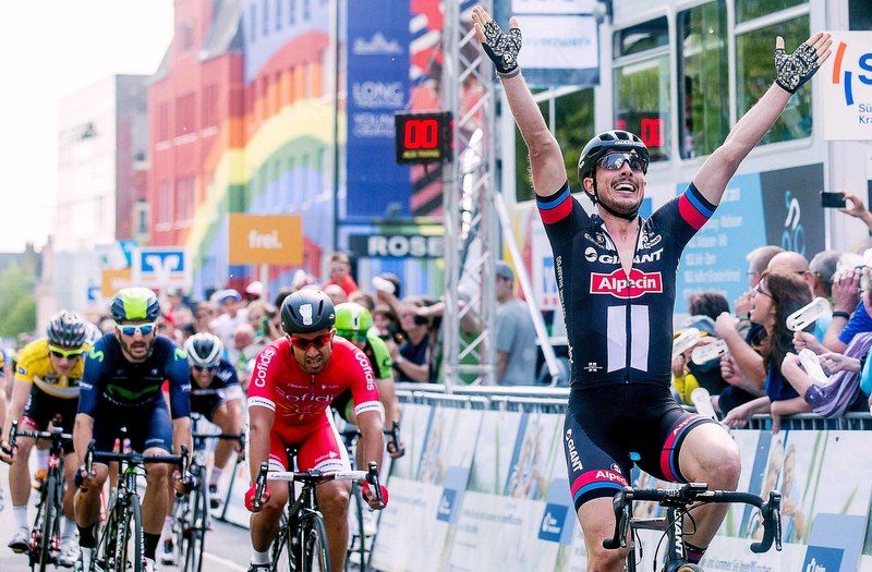 John Degenkolb (Giant-Alpecin) beats Nacer Bouhanni (Cofidis) to the stage win