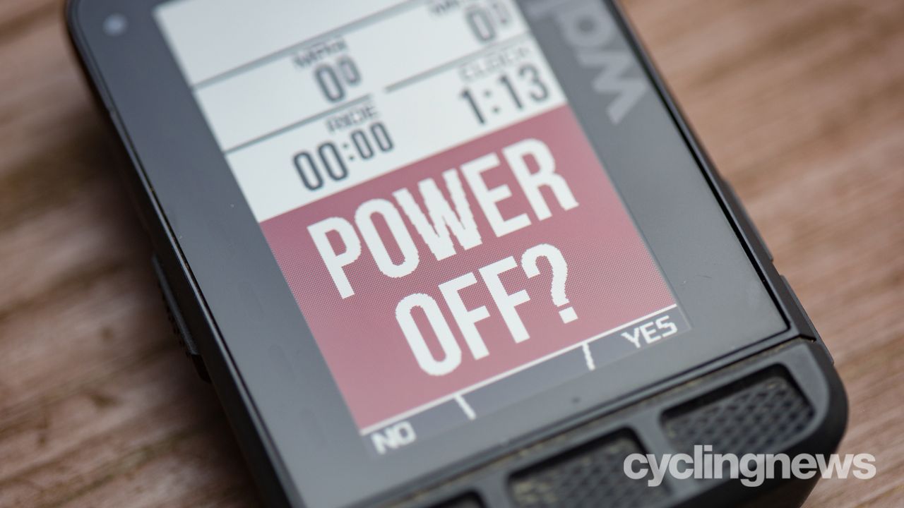 Stages Dash L200 Cycling Computer comparison with Wahoo elemnt colour