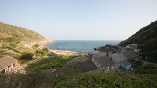 Rokinon/Samyang 14mm f/2.8 lens review: image shows Cornish landscape