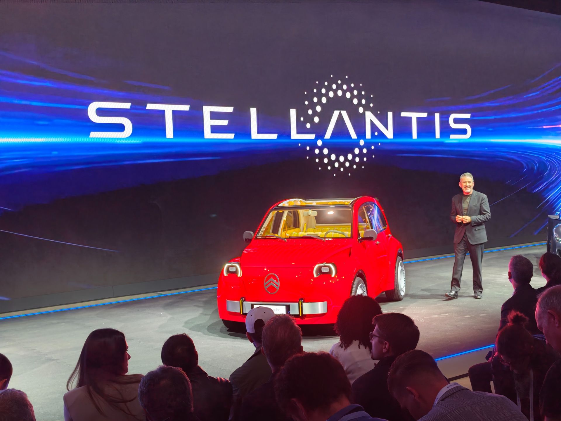 The showstopper Citroën 2CV Concept makes its debut