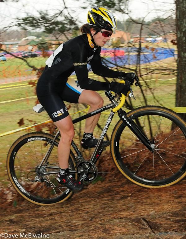 Andrea Smith (Ladies First Racing) entering the singletrack