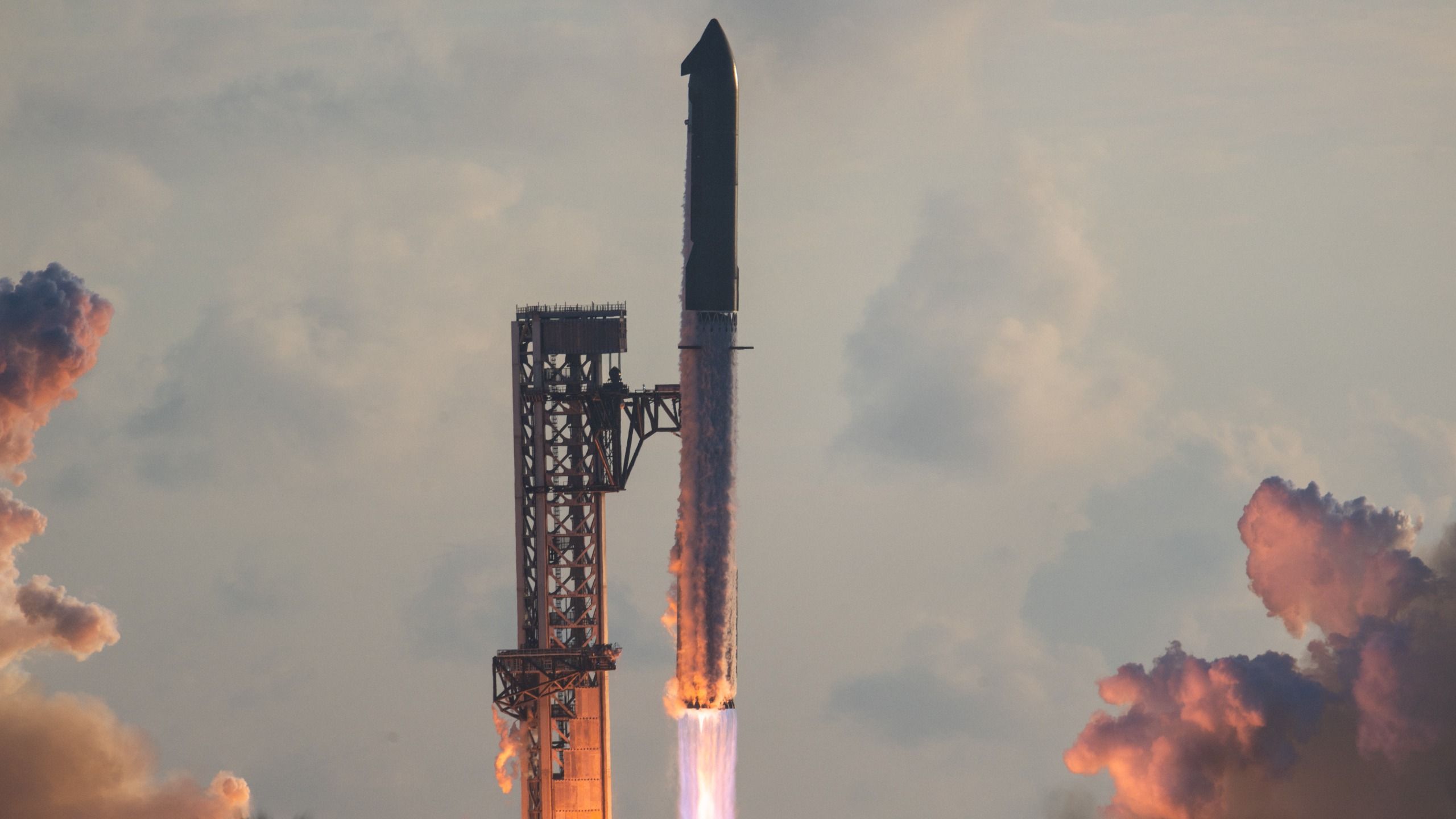 SpaceX’s Starship reaches orbit for the first time, then returns early and blows up in a fiery explosion SpaceX’s Starship reaches orbit for the first time, then returns early and blows up in a fiery explosion
