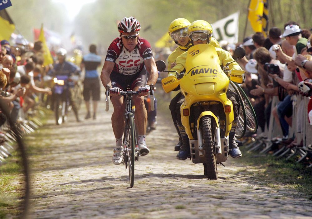 Stuart O'Grady en route to winning the 2007 Paris-Roubaix.