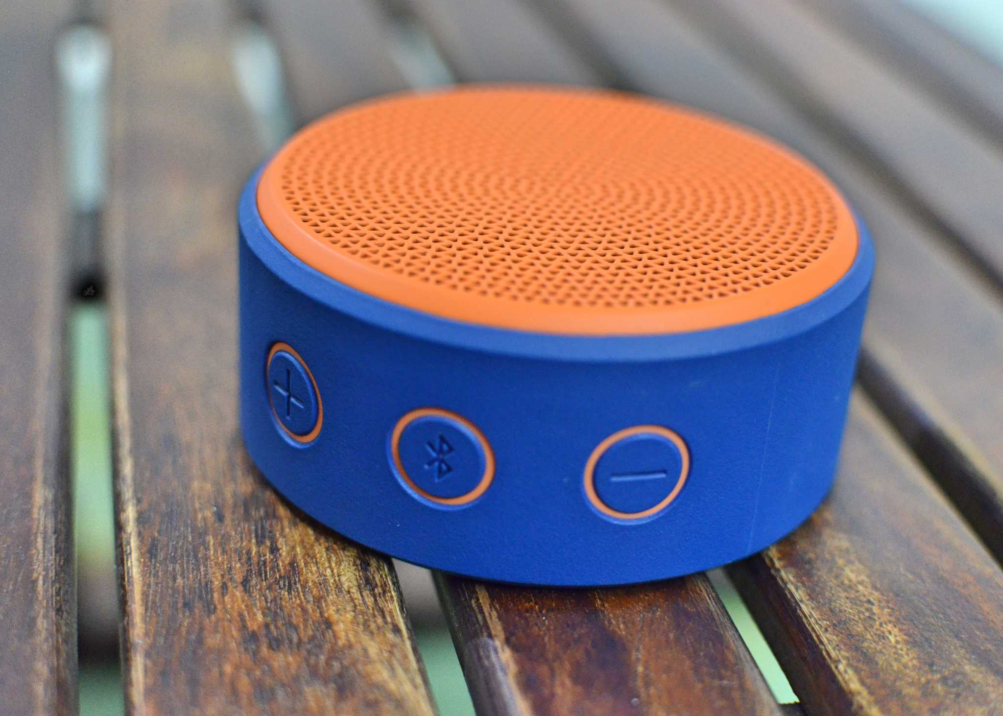 Orange bluetooth. Orange Bluetooth Speaker. Samsung a10 Speaker.