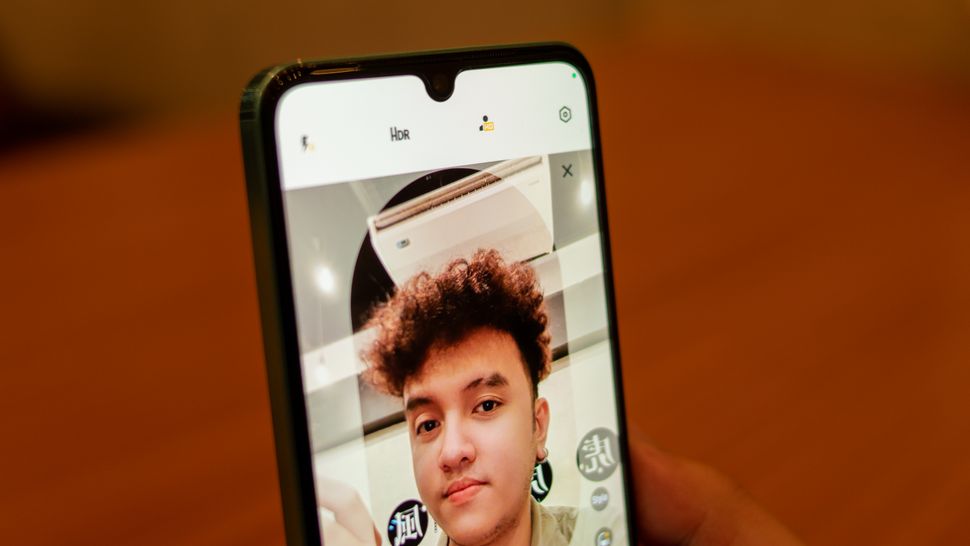 Vivo V25 review: One of the best-looking budget phones, and then some ...