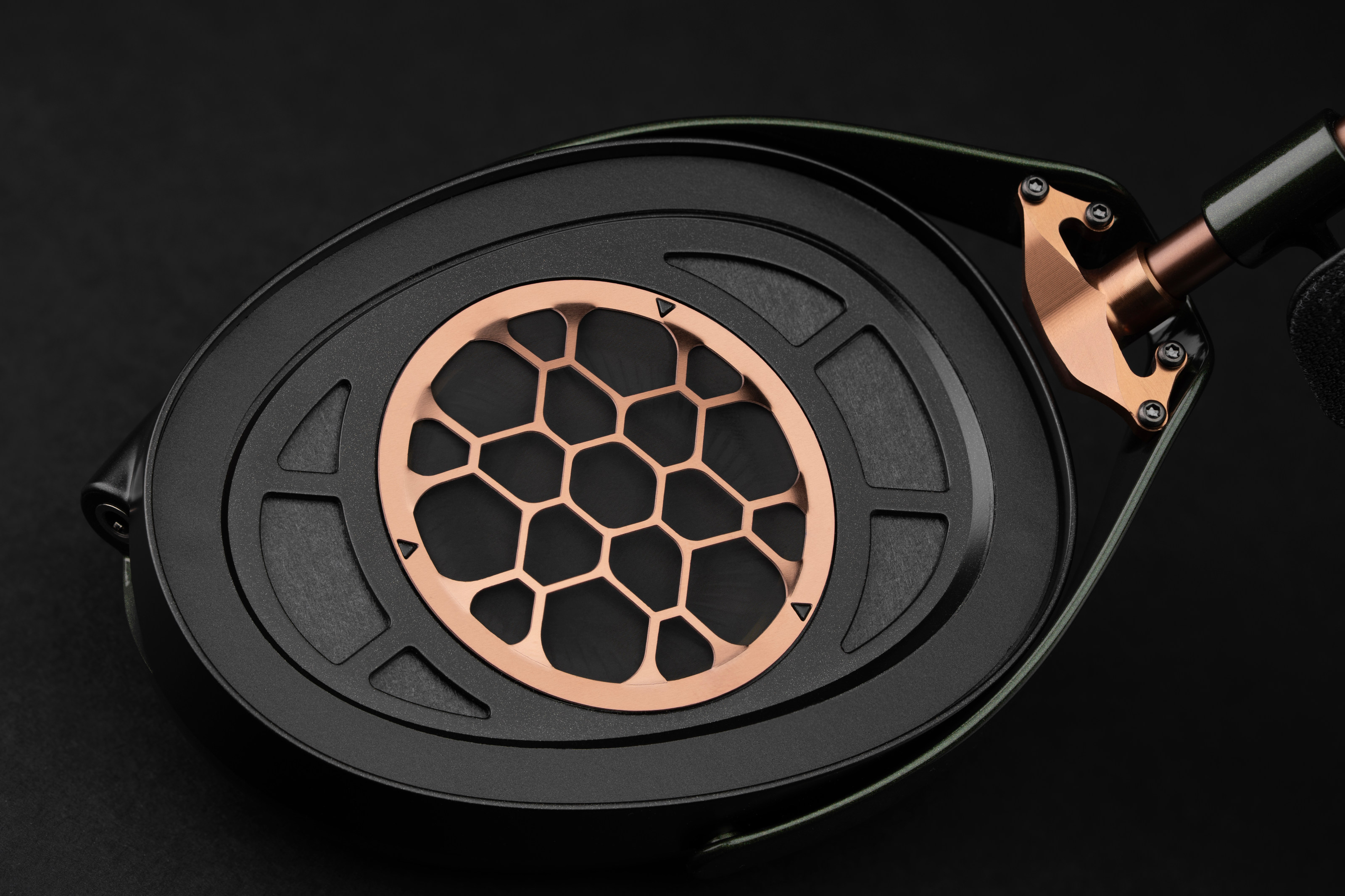 Detail design, Meze Audio Strada over ear headphones