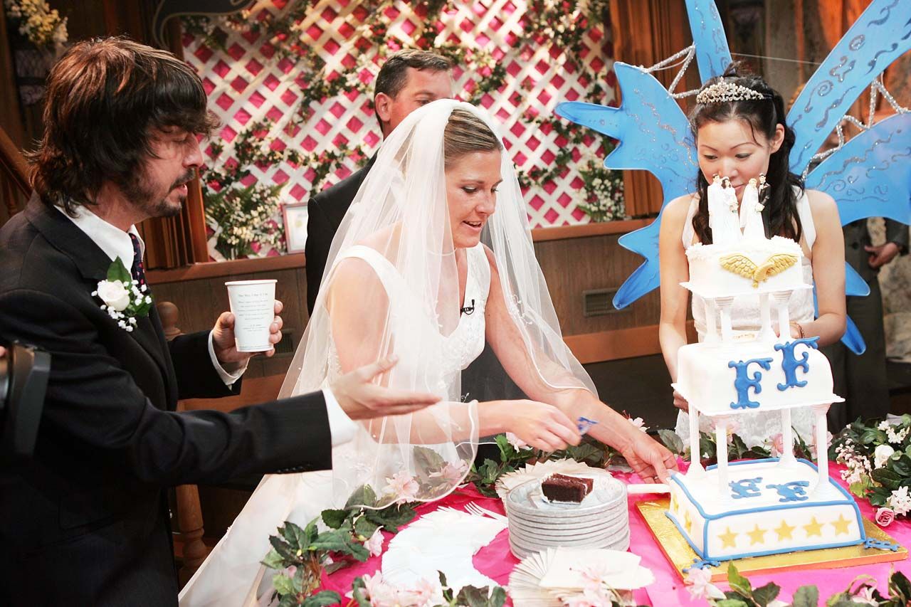 Dave Grohl performs a marriage during MTV2's '24 Hours Of Foo' at the MTV Times Square Studios June 11, 2005 in New York City.