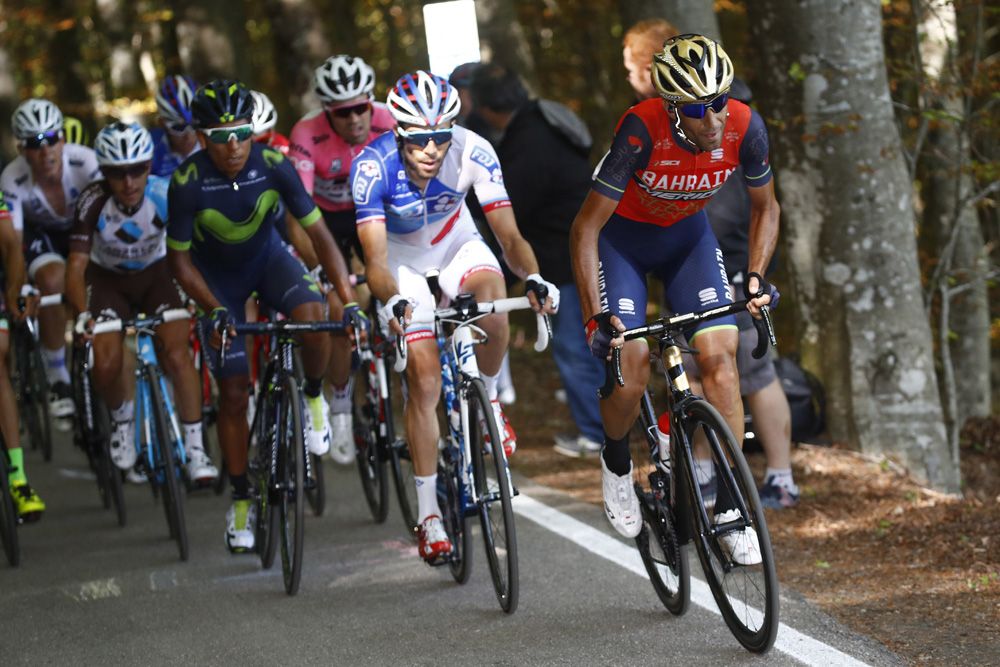 Vincenzo Nibali (Bahrain-Merida) makes his move