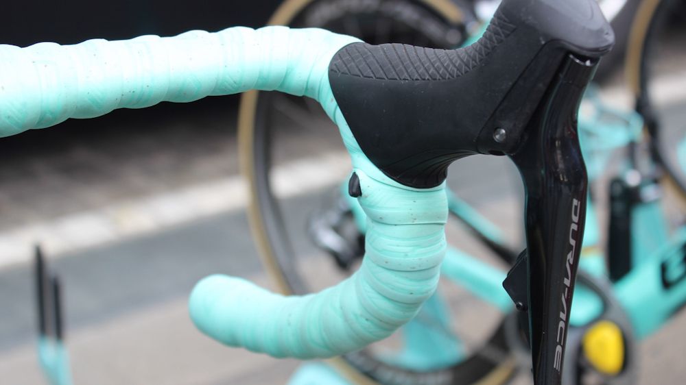 Groenewegen had sprint shifters fitted on the drops of his handlebars for ease of shifting along the cassette in a sprint situation