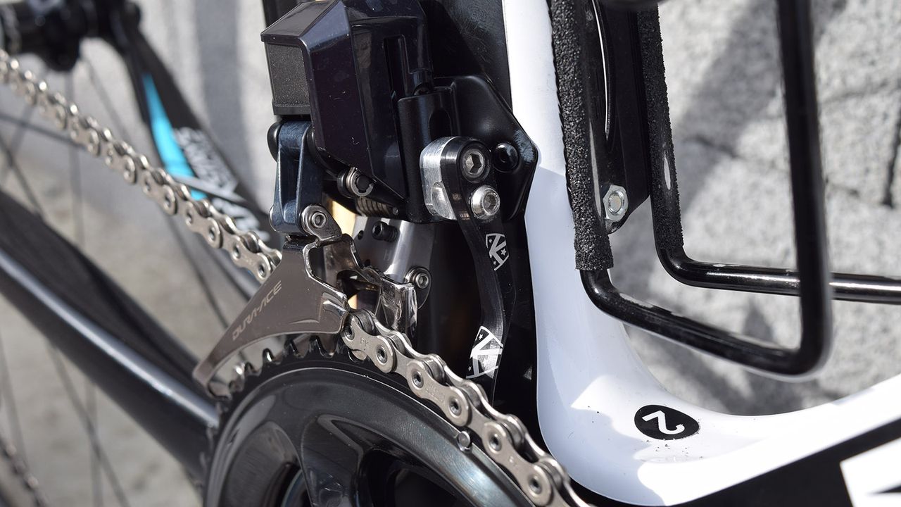 K_Edge provides the team with a black chain catcher