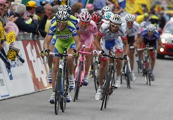 Under the impetus of Liquigas-Doimo on the final climb, an elite selection of GC favourites are the first from the peloton to arrive at the finish.