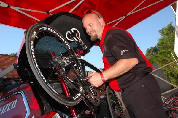 Michael Spilker running the SRAM neutral Service area