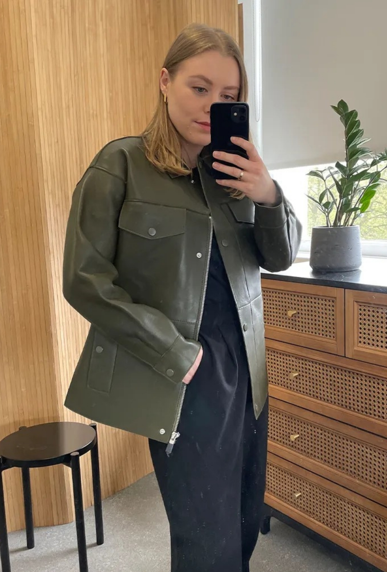 @florriealexander wearing a leather jacket outfit.