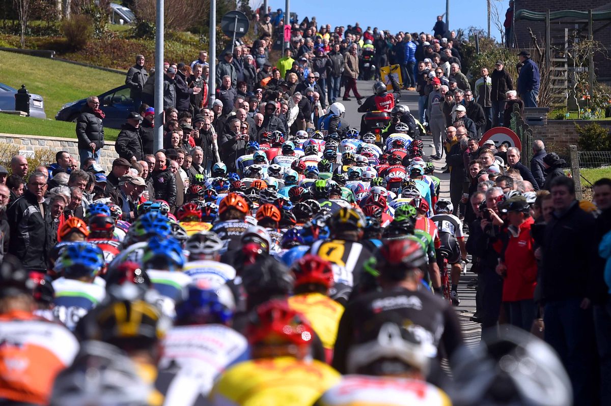 Fans pack the roadside